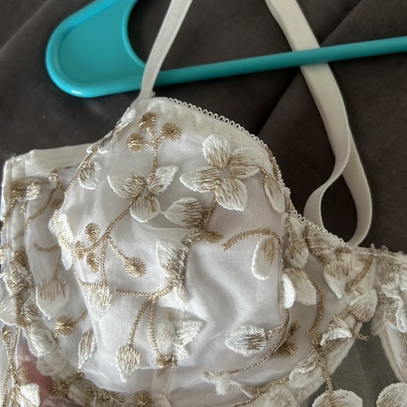 Cropped corset with lace embellishments - Picture 4 of 4